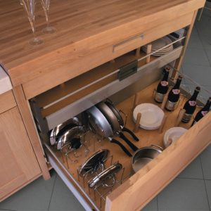 Wooden trays for plates