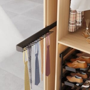 PULL-OUT TIE HOLDER CHIC